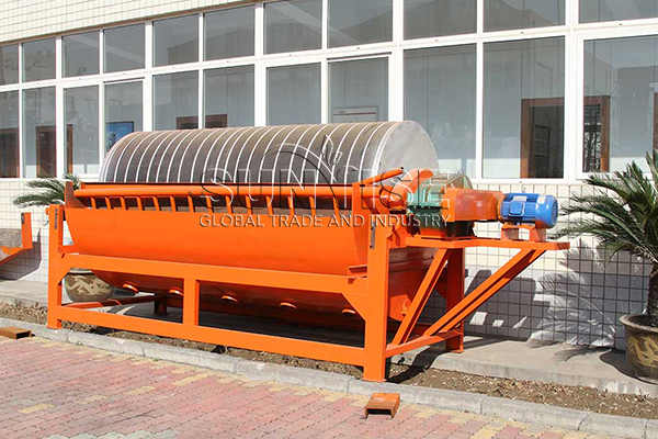 Magnetic separator in e-waste recycling equipment